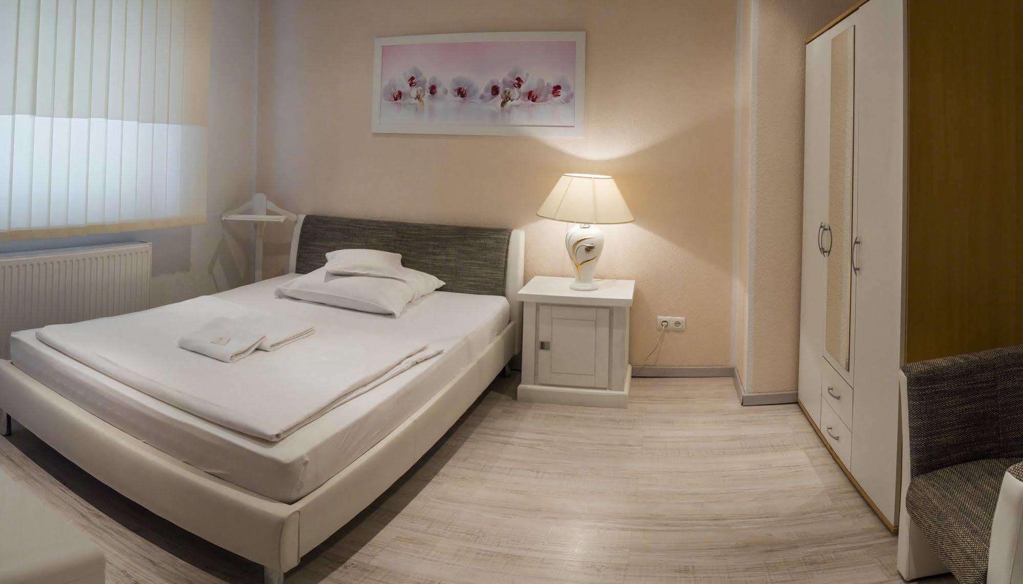 Pension Donau Grill Ганновер Экстерьер фото