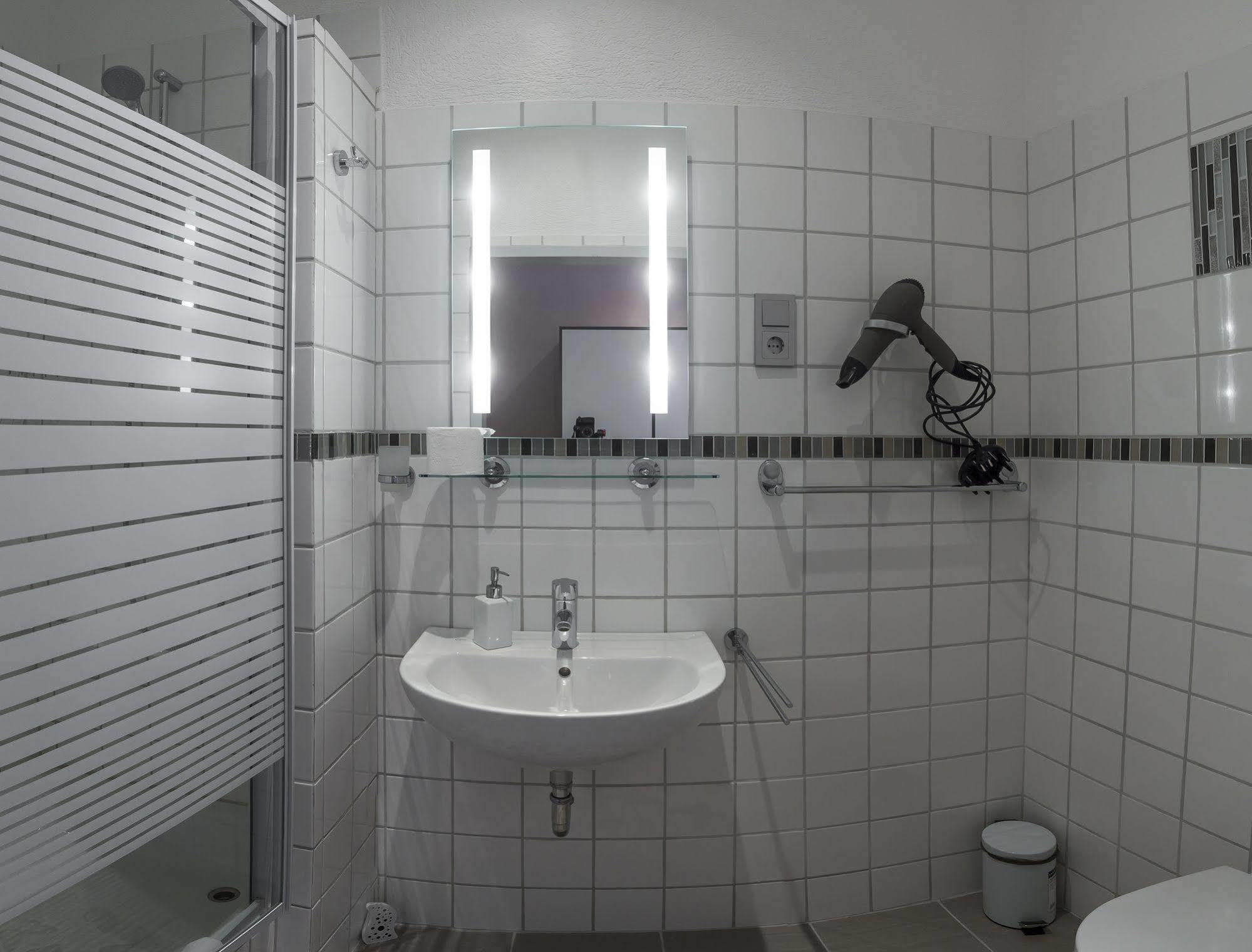 Pension Donau Grill Ганновер Экстерьер фото