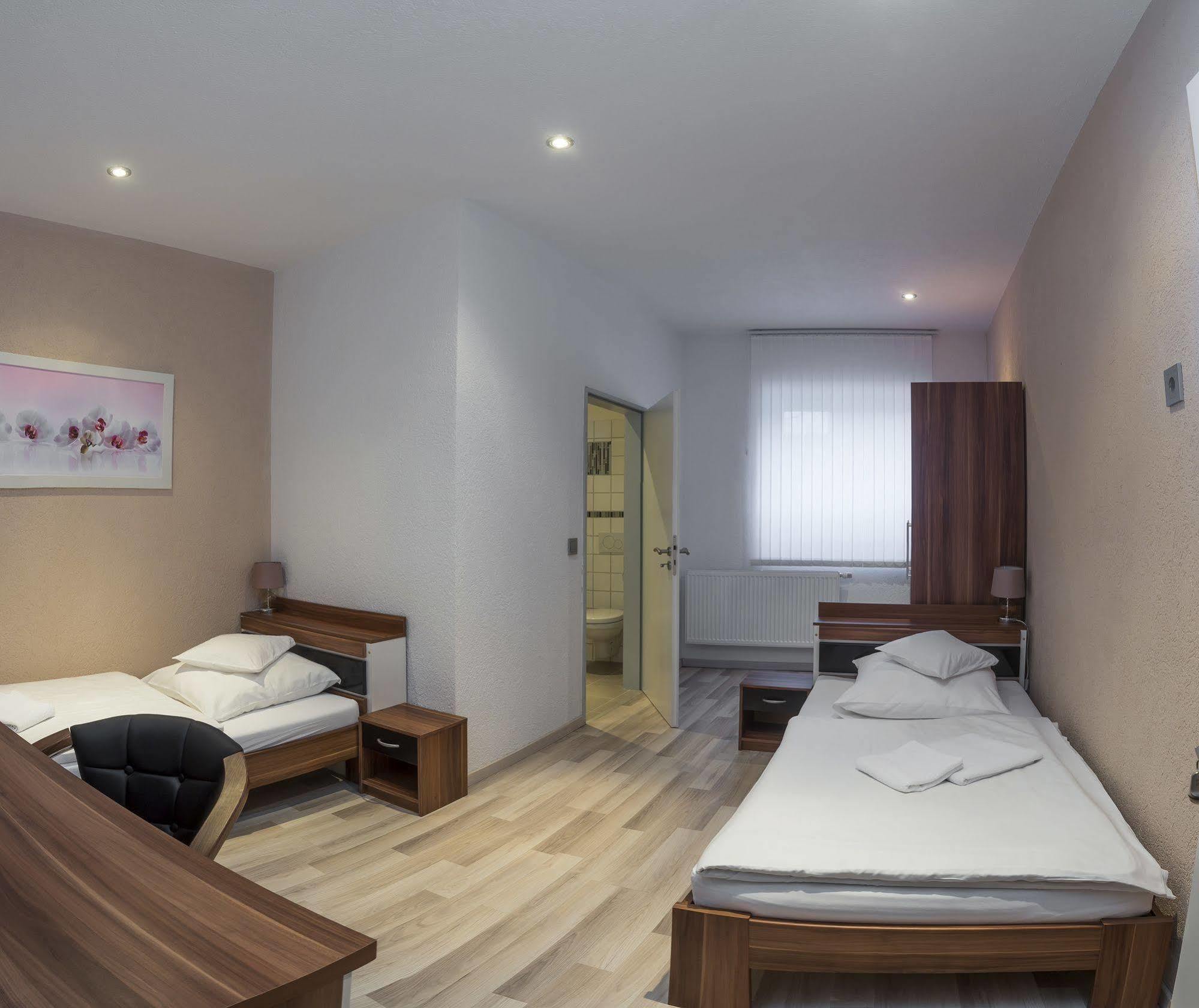 Pension Donau Grill Ганновер Экстерьер фото