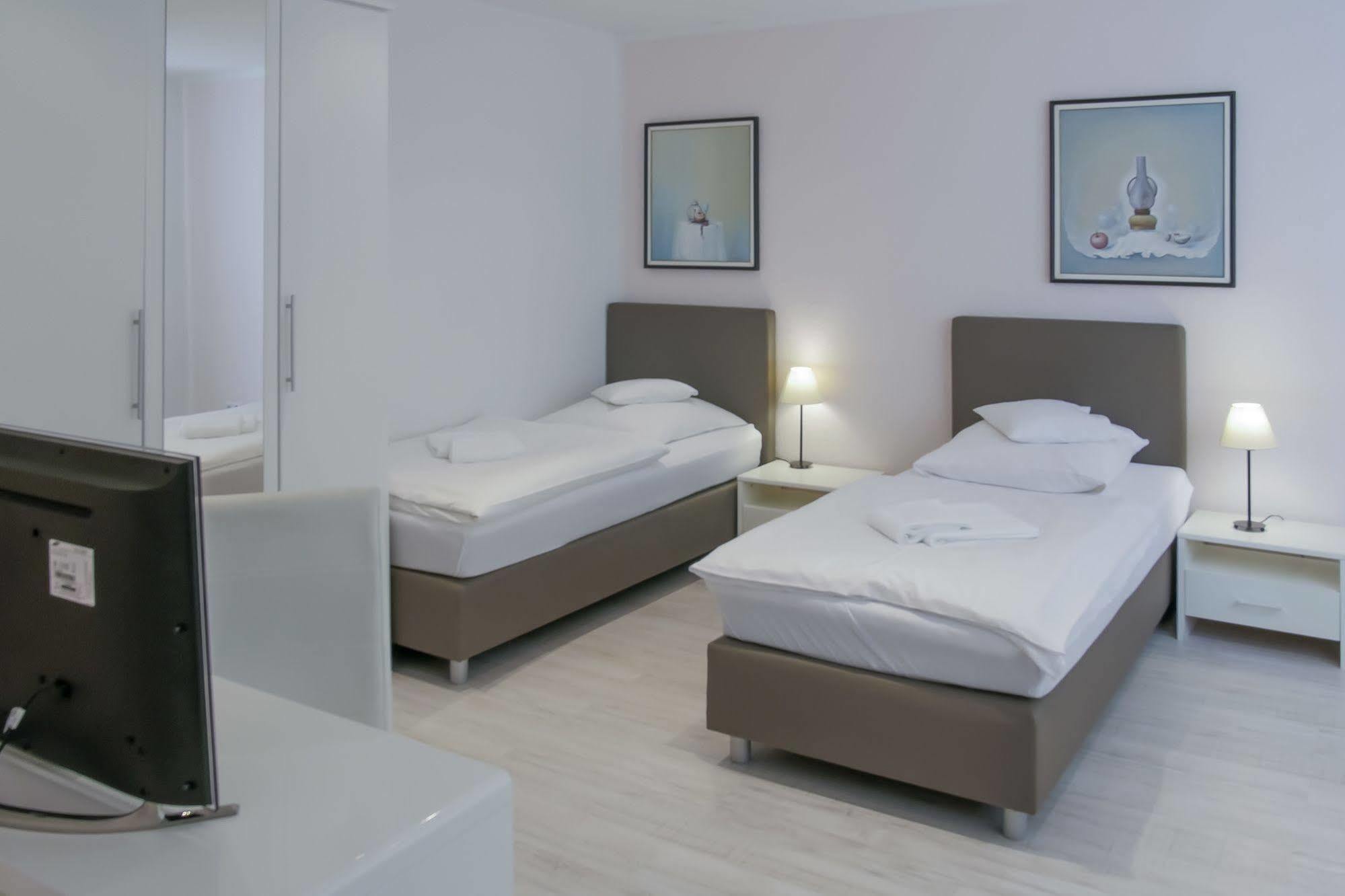 Pension Donau Grill Ганновер Экстерьер фото